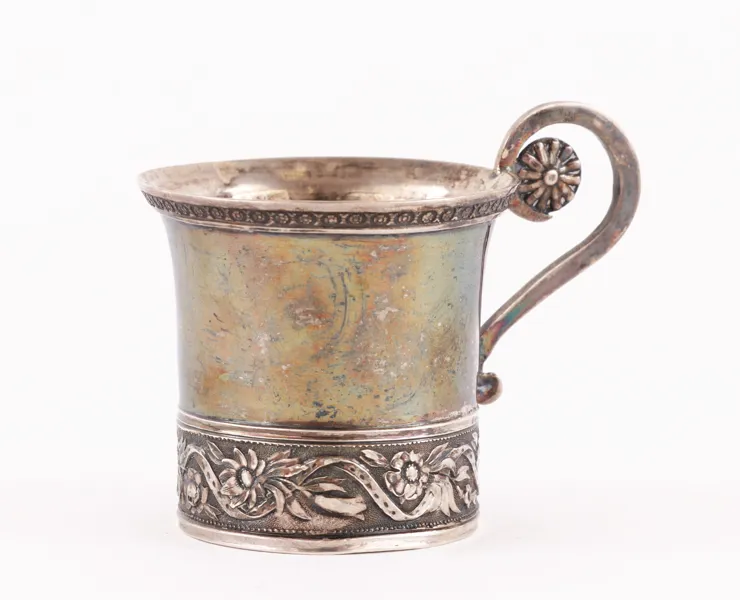 Kopp med hänkel, silver, empire, Ryssland, 1832