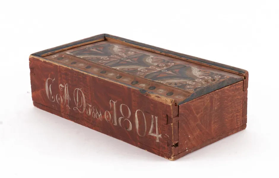 Låda med skjutlock, allmoge, daterad 1822