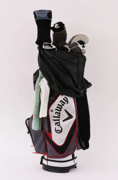 Väska med golfklubbor, mestadels Callaway