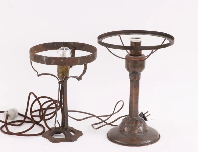 Lampfötter 2st, jugend, 1900-talets första del