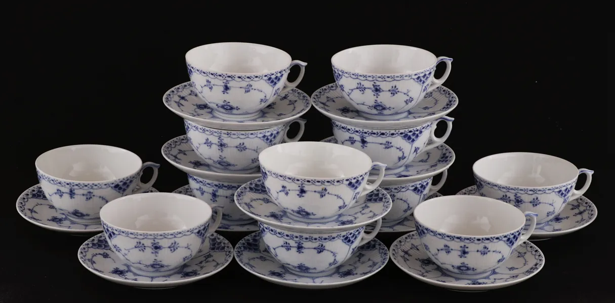 Tekoppar med fat 12st, "Musselmalet", Royal Copenhagen