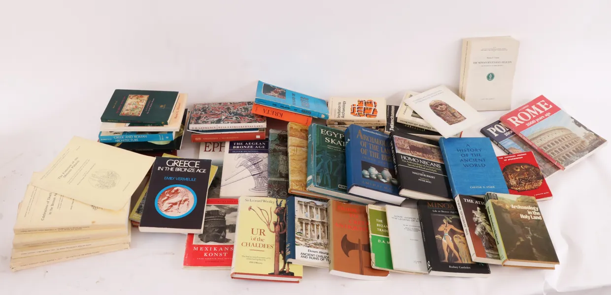 Parti böcker, rörande arkeologi och historia