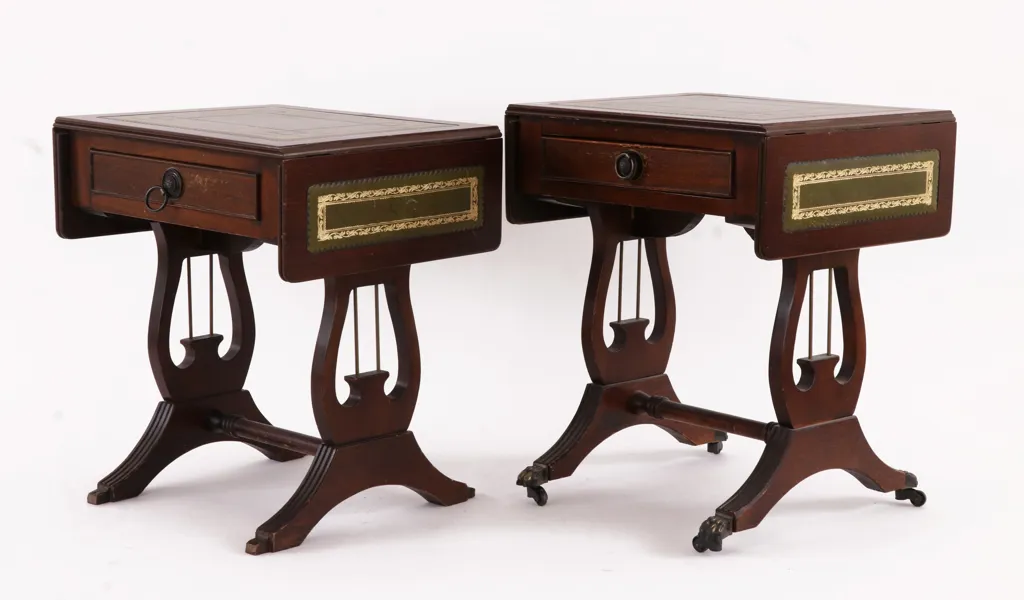 Sidobord ett par, England, 1900-tal
