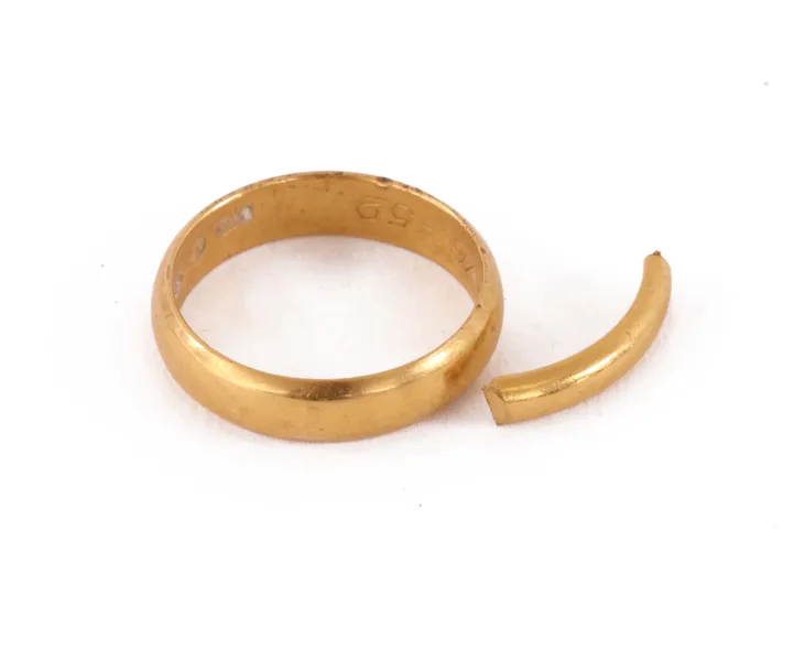 Ring samt del av ring, 23k