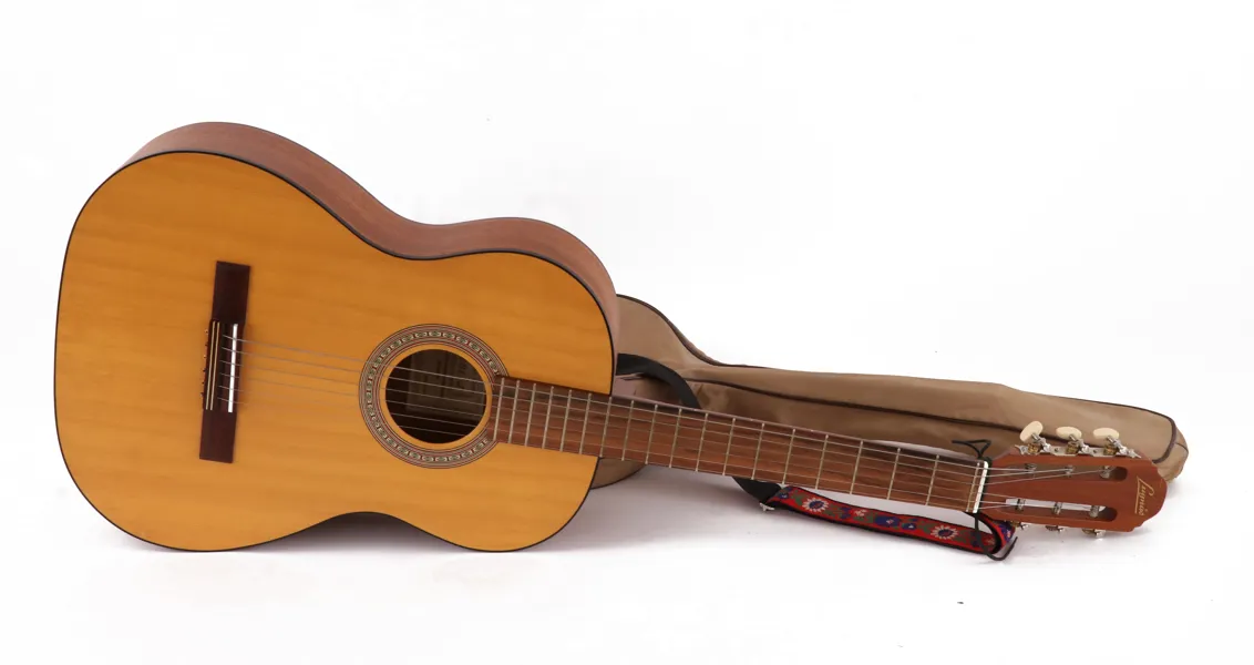 Akustisk gitarr, Lugnås, Valencia