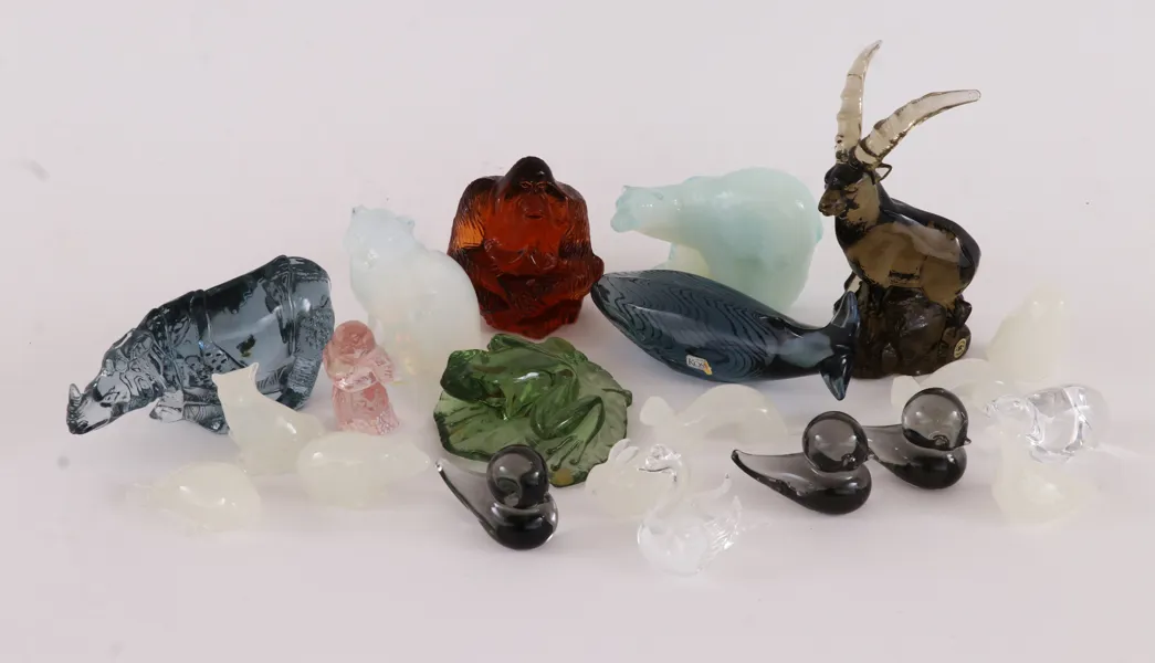Parti glasfiguriner, bl.a. Reijmyre, Kosta och Hadeland