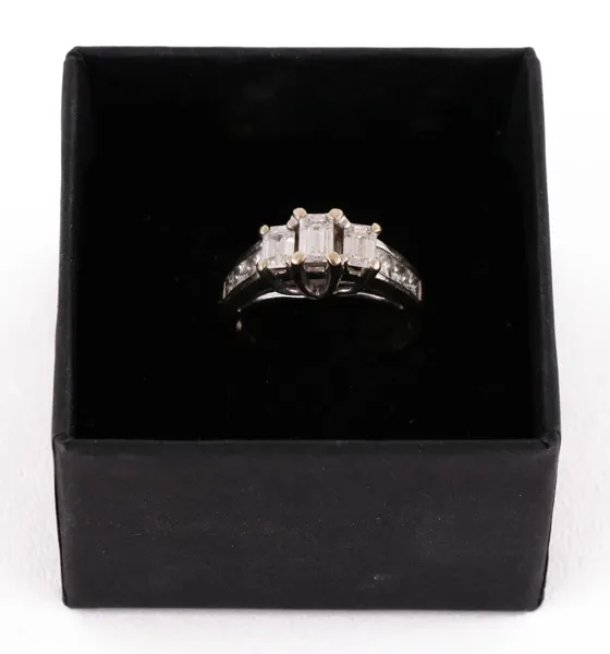 Ring i 14k vitguld